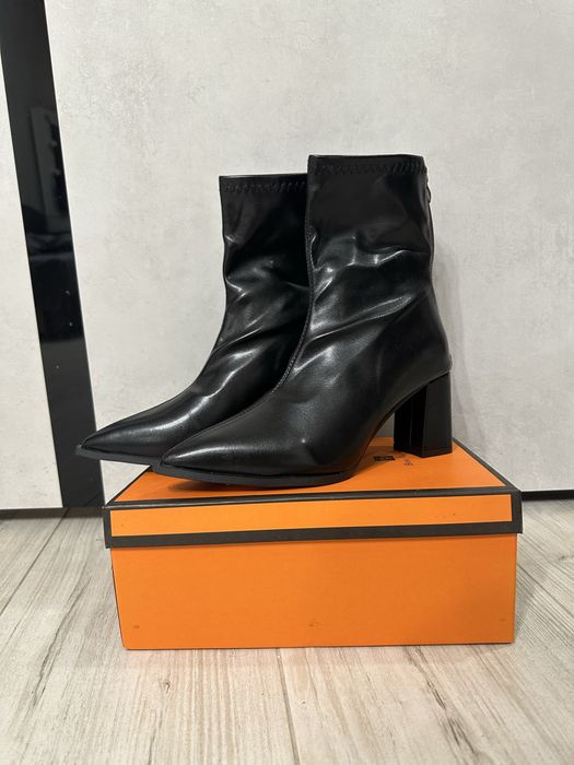 Ботильйони з гострим носом, на каблуку