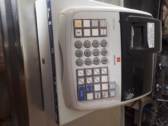 Balcão + Vitrine + Maquina Registadora