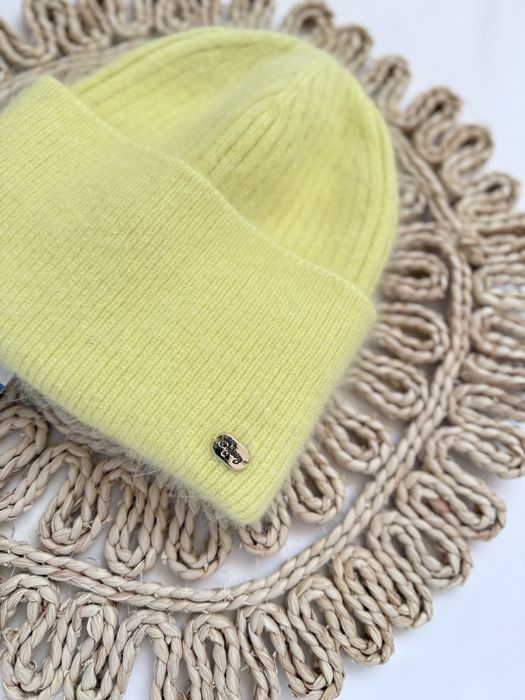 Żółta czapka 60% angora HIT