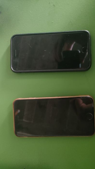 Dwa iPhony stan nieznany