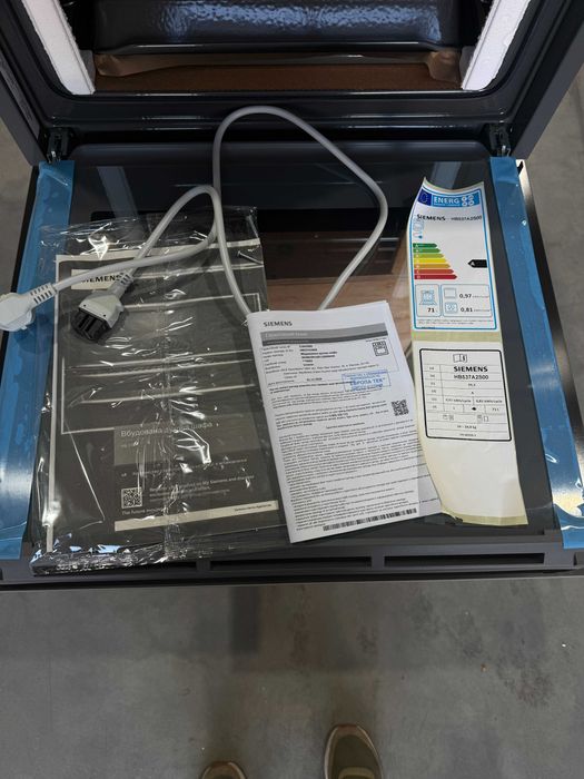 Духовка електрична Siemens HB537A2S00