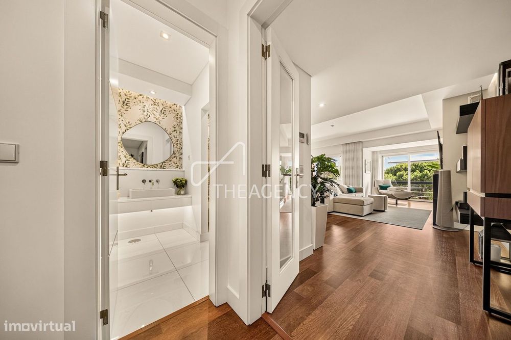 T3 Duplex na Quinta da Marinha: A Definição de Luxo e Exclusividade em