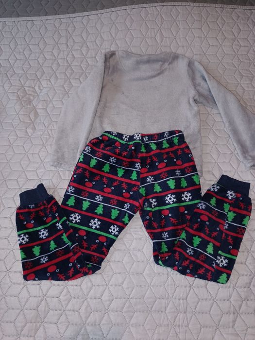 Piżama chłopięca świąteczna r.122/128 cm.