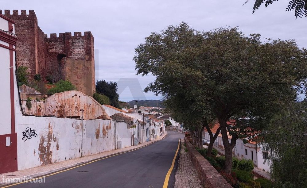 Silves: Venda de Propriedade Urbana junto ao Castelo.