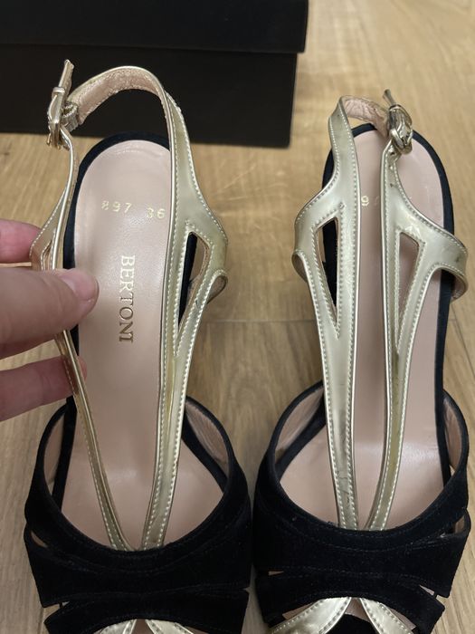 Замшеві босоніжки