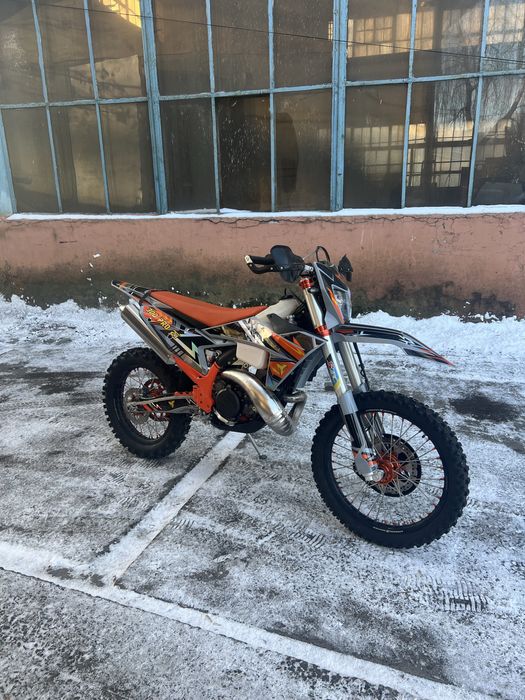 Продам кросовий мотоцикл кові 330 кубів мот дуже класний вартий уваги