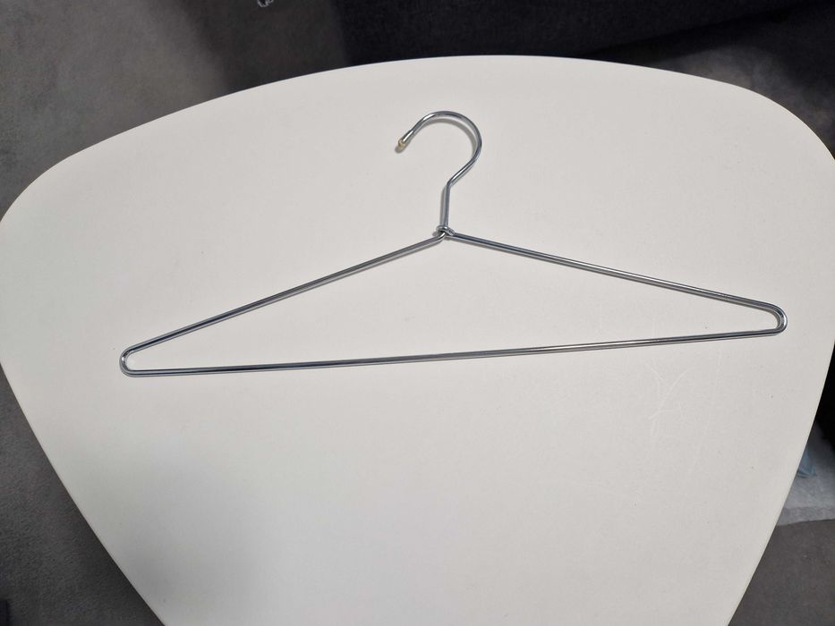 Metalowe wieszaki do ubrań
