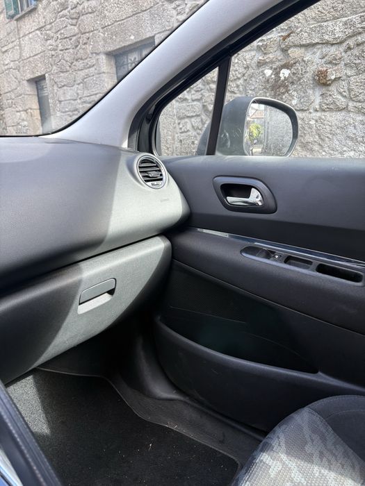 Peugeot 3008  1.6 HDI Caixa Automatica — photo 5