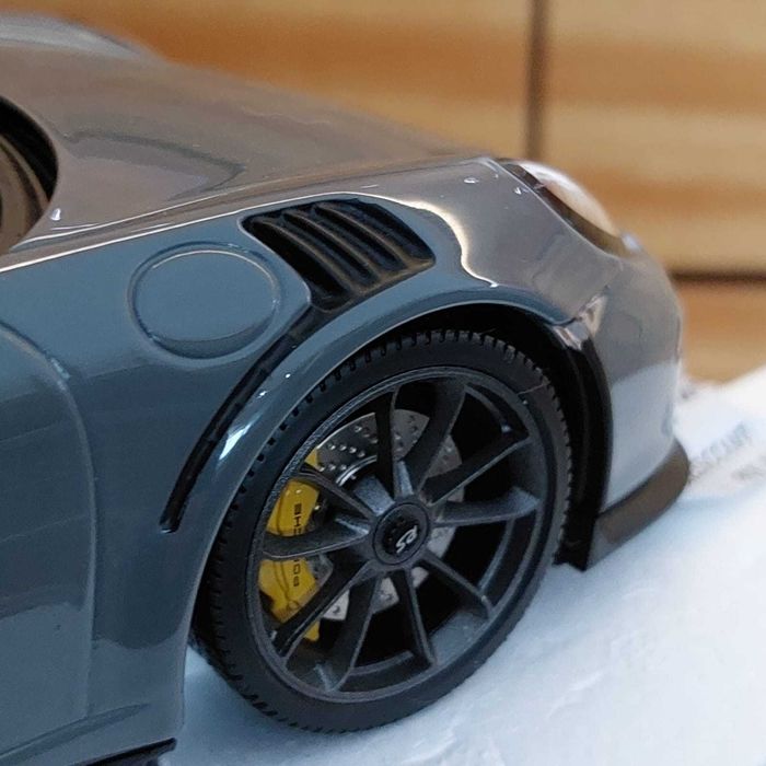 Porsche 911 (991) GT3 2017 RS Minichamps 1:18