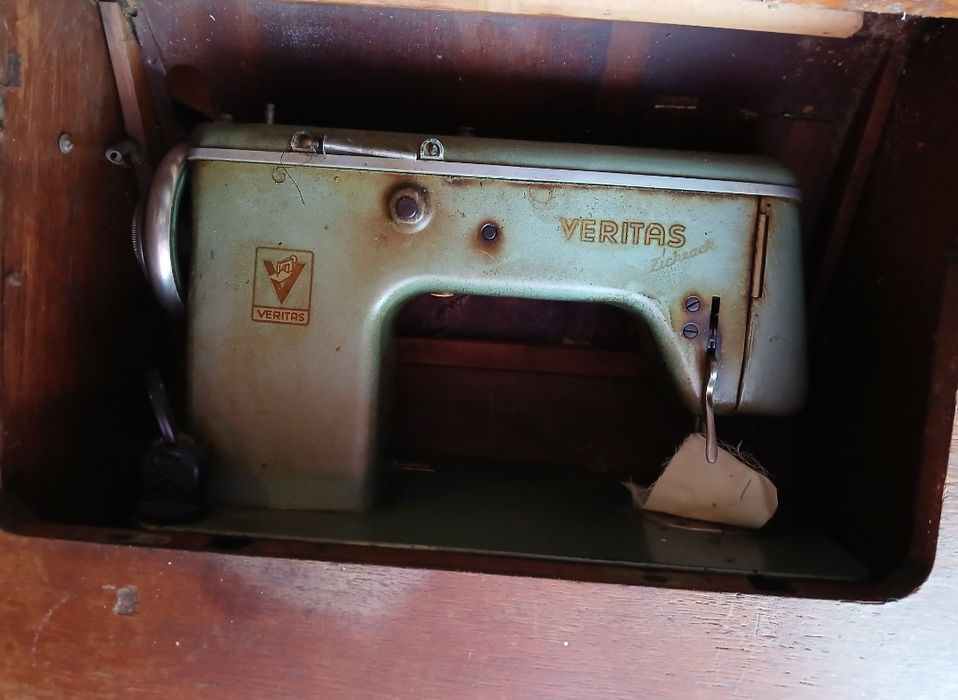Швейна машина Veritas automatic
