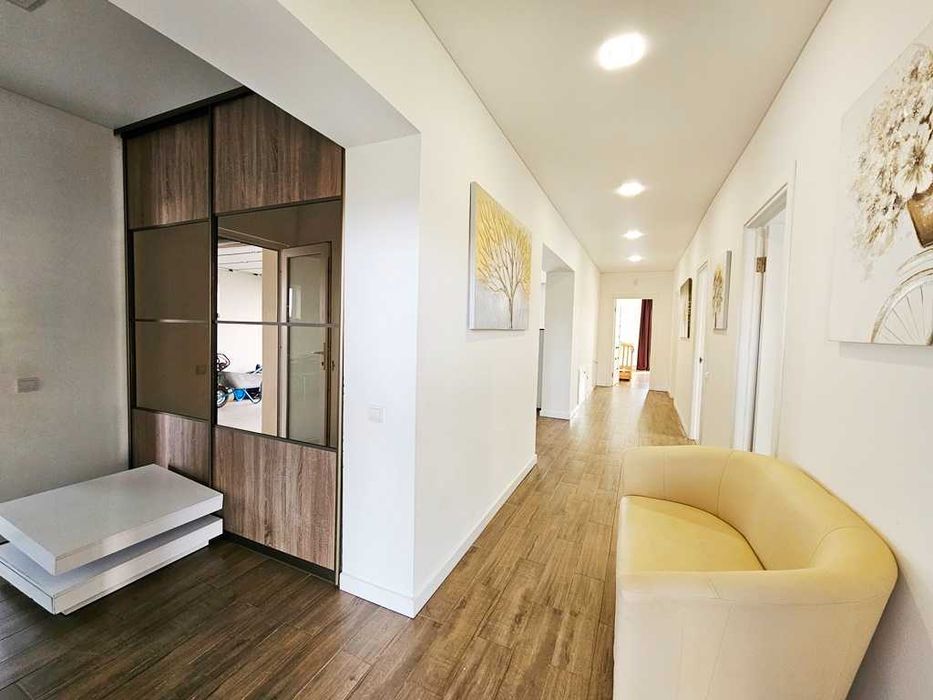 Продається новозбудований сучасний одноповерховий будинок з ремонтом.