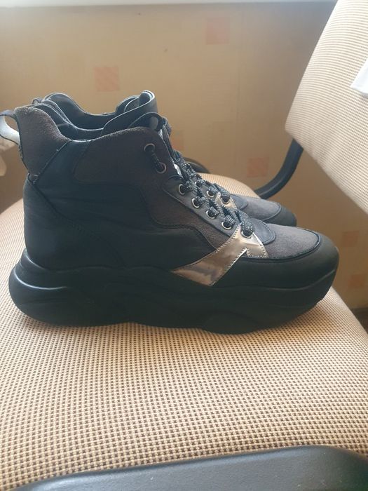 Ботинки  кроссовки женские