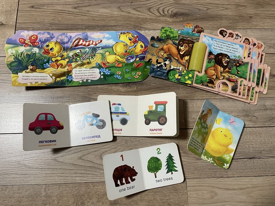 Різні розвиваючи книги для діток
