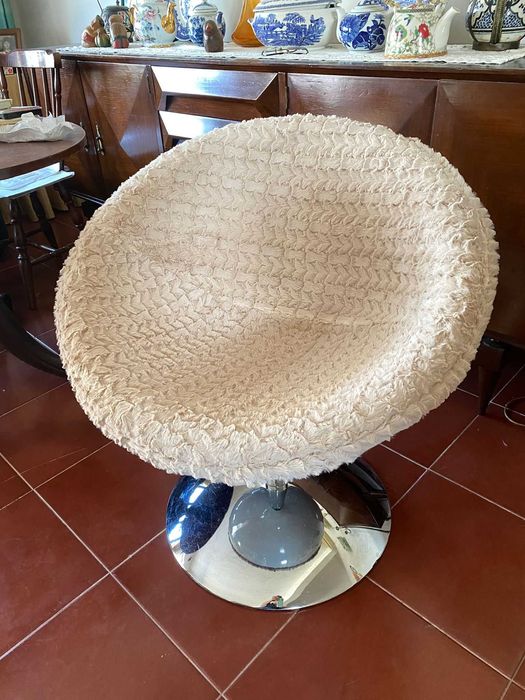 Cadeira Retro com novo forro.bom estado