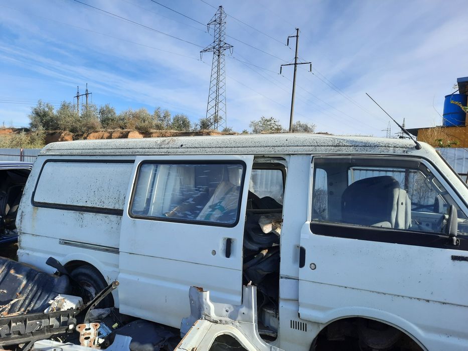 Продам двигатель MAZDA E2000