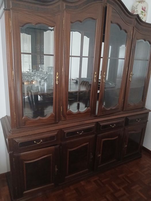 Cristaleira e Mesa de Sala
