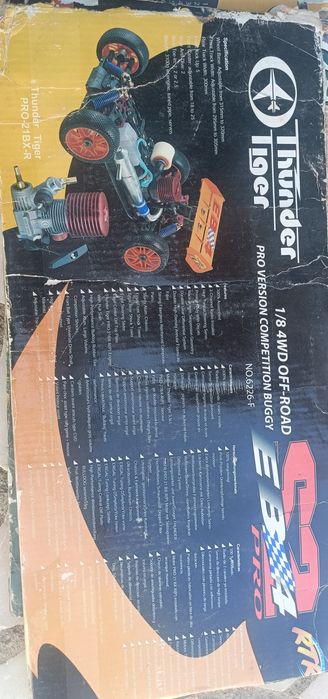 Carro Telecomandado a Gasolina 1/8