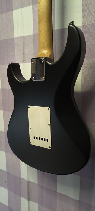 Продам электрогитару