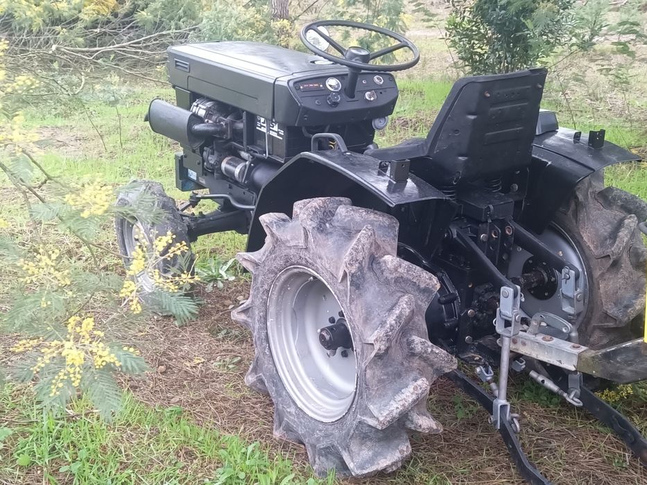 Trator Mitsubishi 4x4