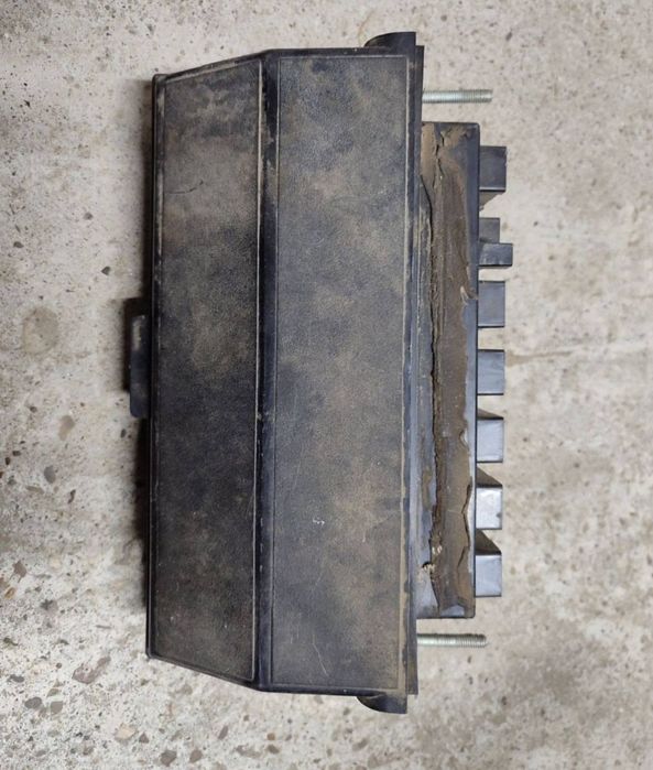 Продам блок запобіжників ВАЗ в хорошому робочому стані.