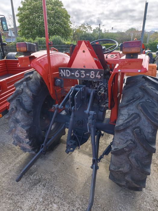 Trator Massey fergunson 220-4 usado