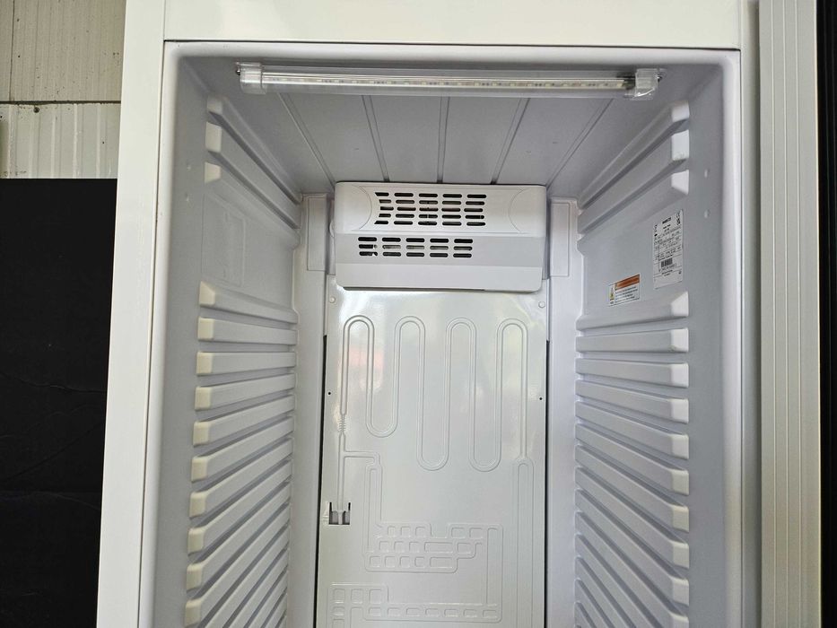 Frigorífico novo para bebidas