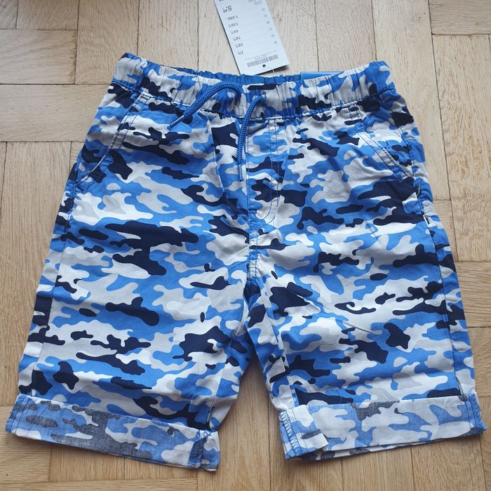 Spodenki krótkie dla chłopców dostępne w rozmaiarch od 98 do 122.