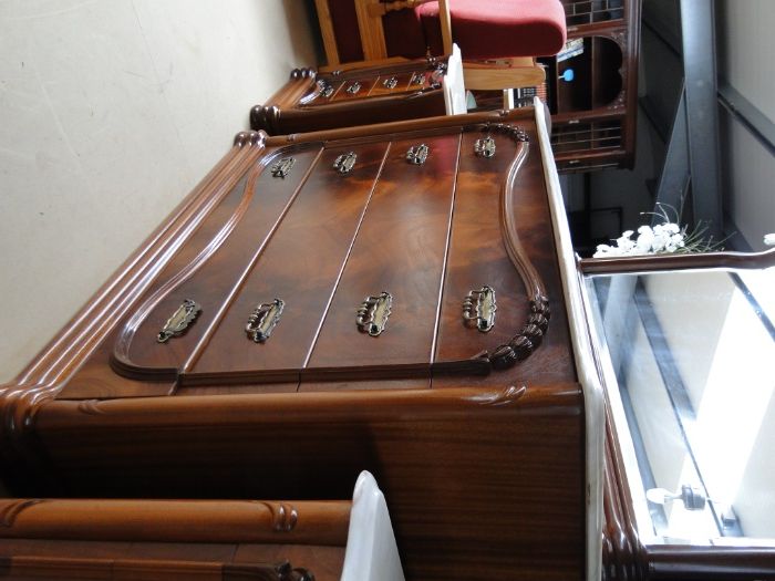 Cómoda antiga com tampo em pedra e espelho - óptimo estado