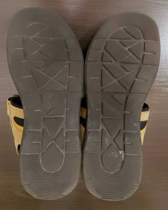 Сандалі     Clarks