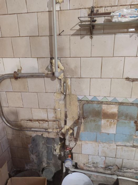 Продам на Черемушках 2 ком.квартиру. Фасад 1эт. Можно под офис 046-084