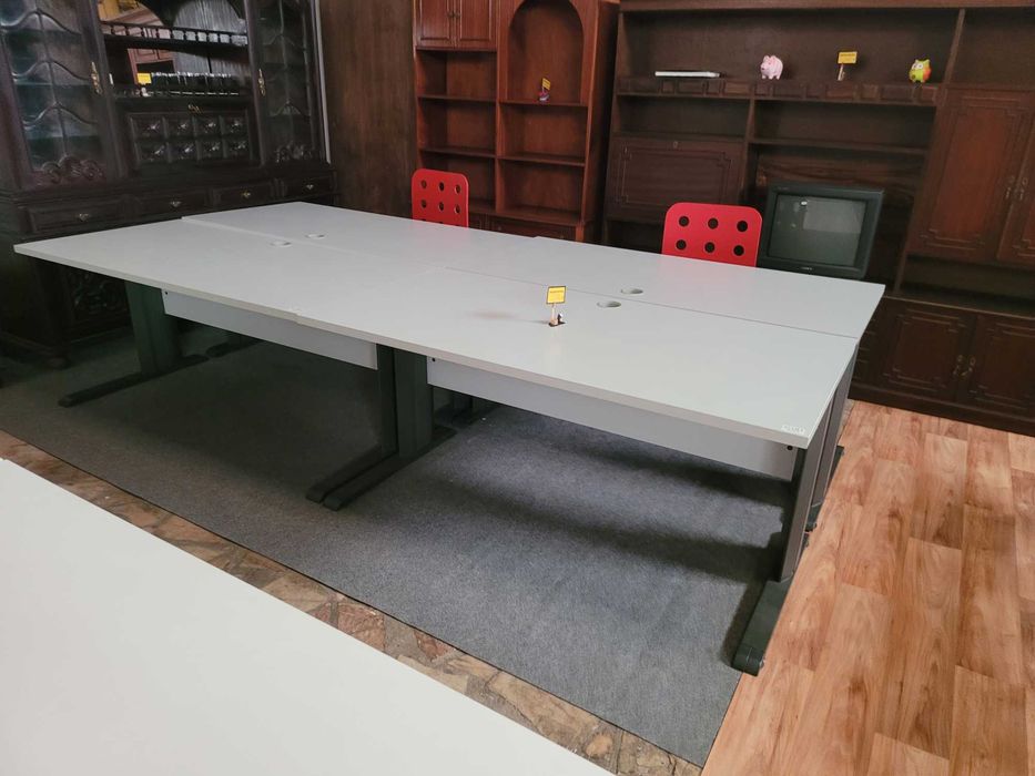 Individual Desks – Excellent Condition – Unit Price64584277146627124