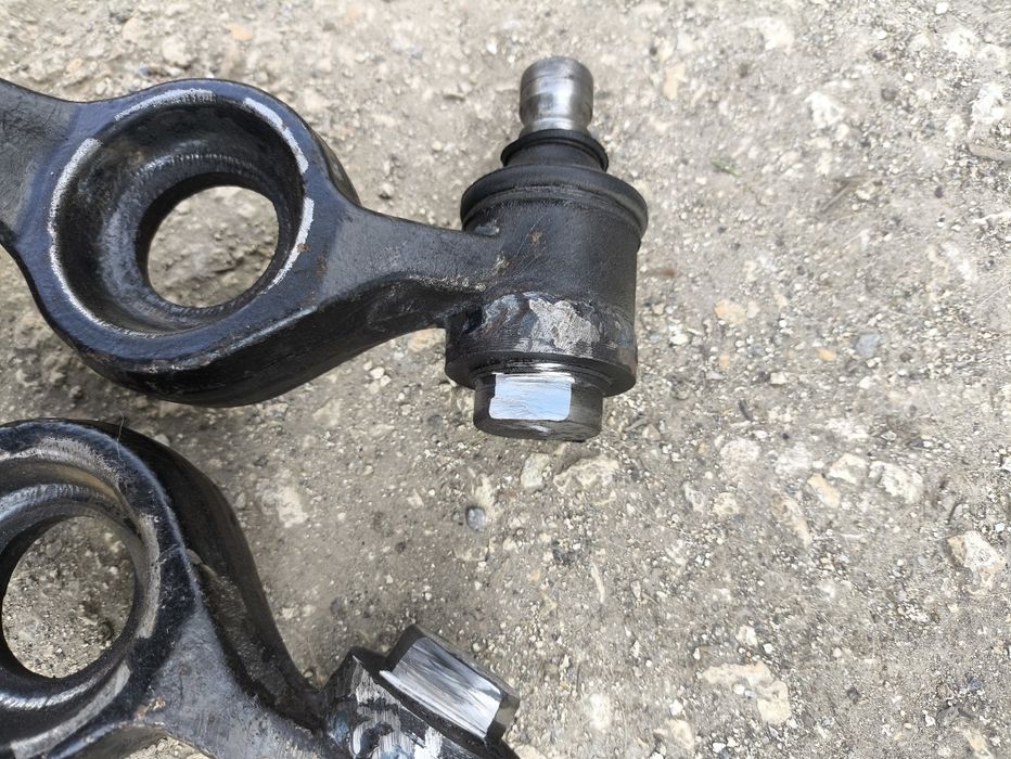 Ричаги реставровані на ауді 100 С3