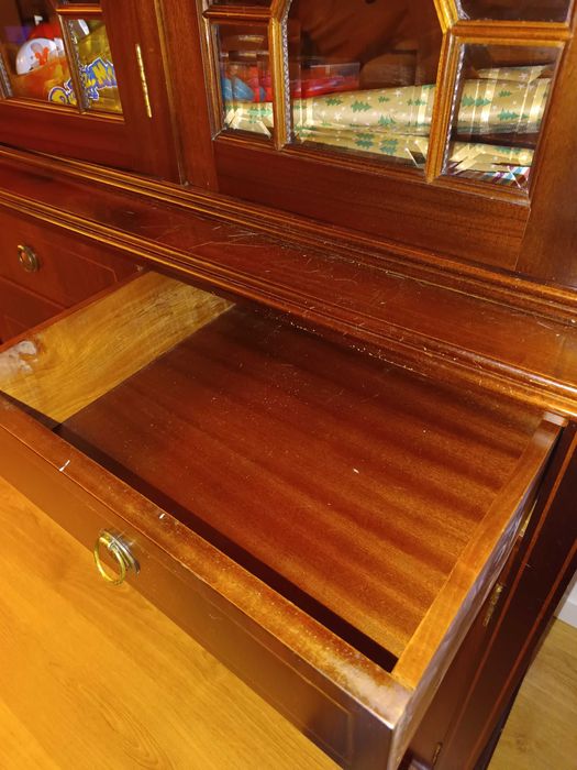 Móvel de estilo, estante com vitrine