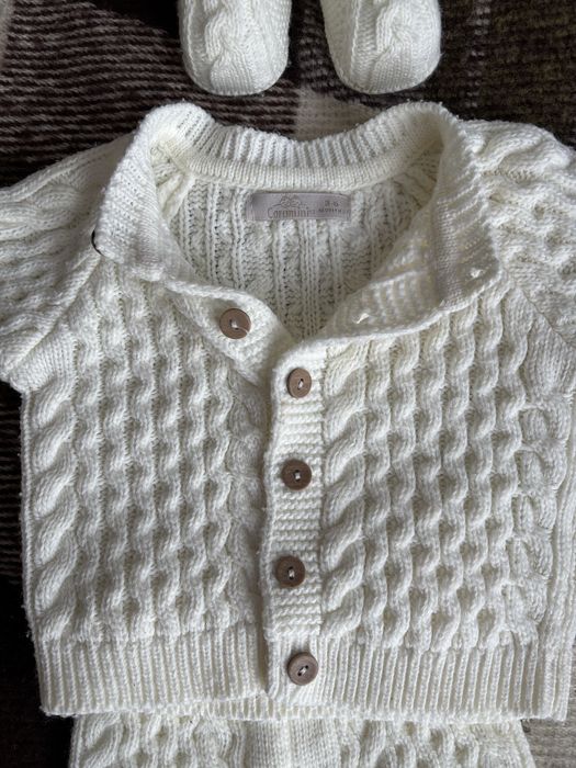 Вʼязаний костюм для дитини