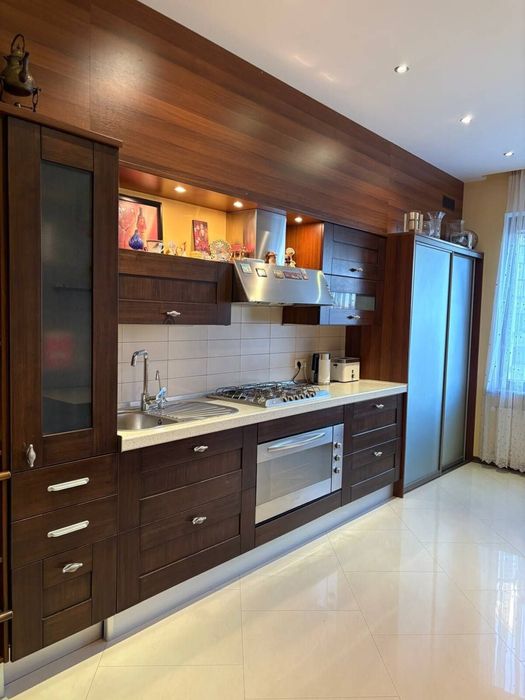 Просторная 3-комнатная квартира, Музкомедия