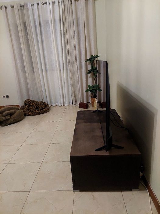 Armário para televisão madeira boa em bom estado pesado.