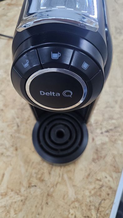 Maquina de Café Delta q preta qool