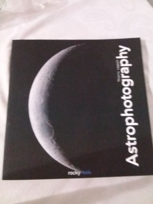 Книга Астрофотографія в мякій обкладинці.