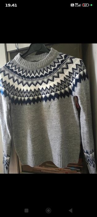 Śliczny sweterek damski