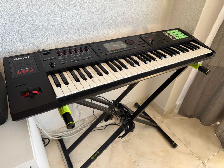 Roland FA‑06 Workstation + Bolsa + Pedal + Suporte em X
