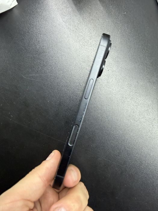 Iphone 16 black заблокований