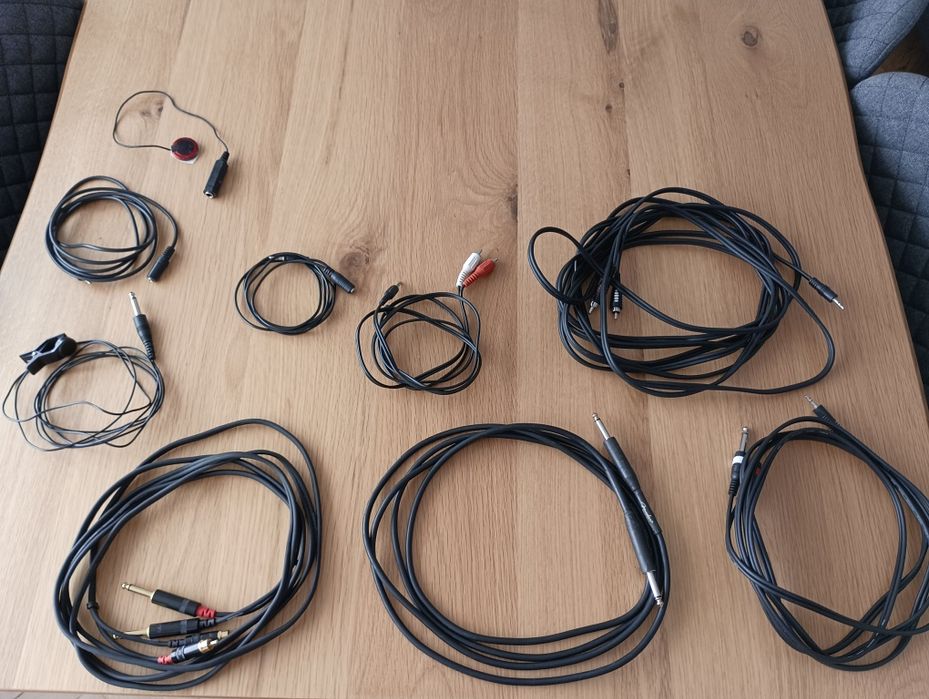 Cabos áudio variados.