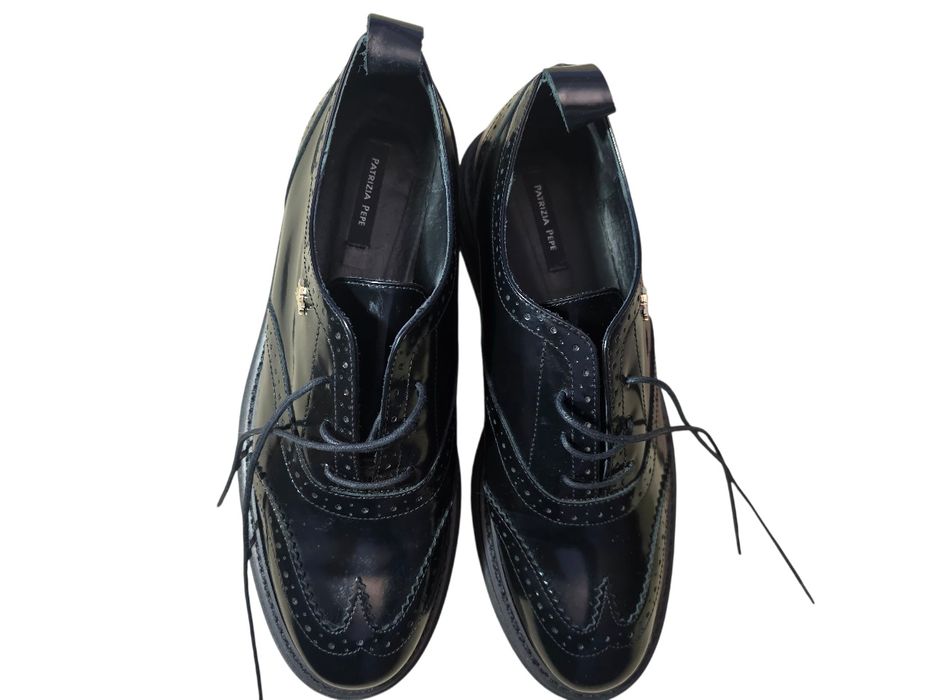 Patricia Pepe оксфорди,40 р,натуральна лакована шкіра.