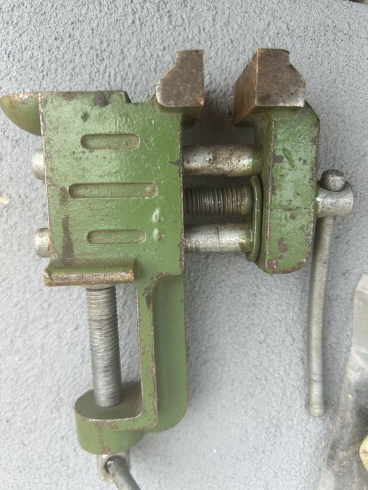 Тиски маленькі бу