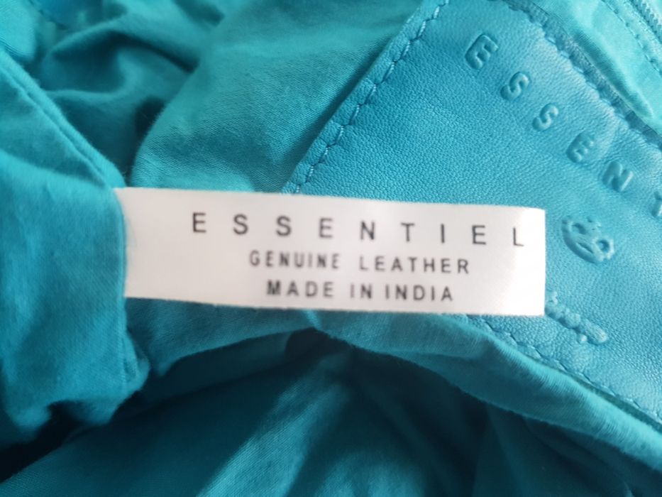 Mala de pele natural da marca Essentiel