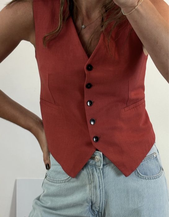 Стильна жилетка від Zara