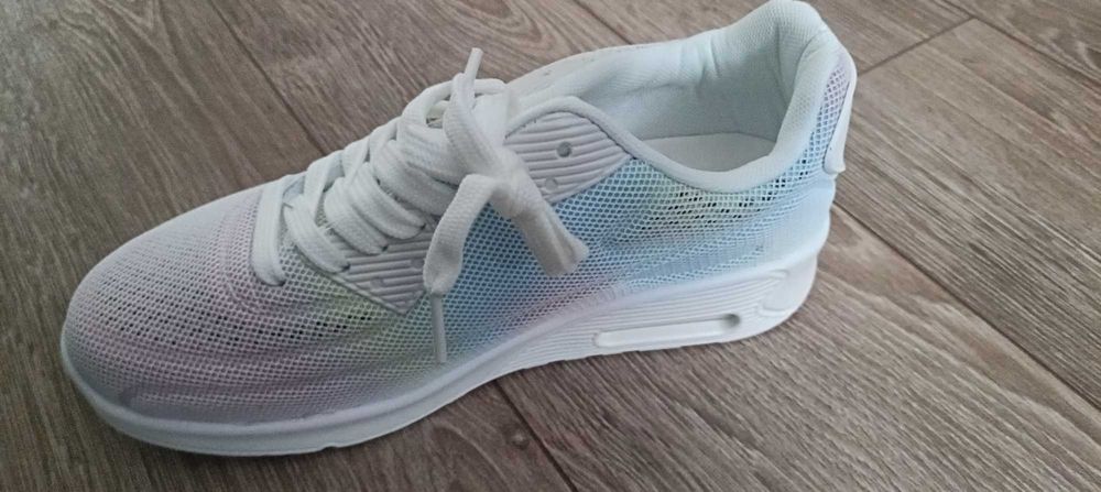 Buty sportowe damskie