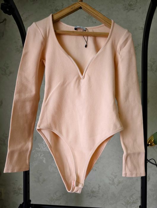 персиковый боди в рубчик  Zara s-m