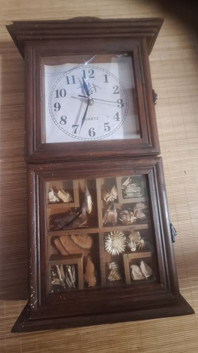 Zegar ścienny ze skrzynką na klucze