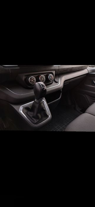 Wynajem busa busów AUTOMAT Renault Trafic 9os. LONG